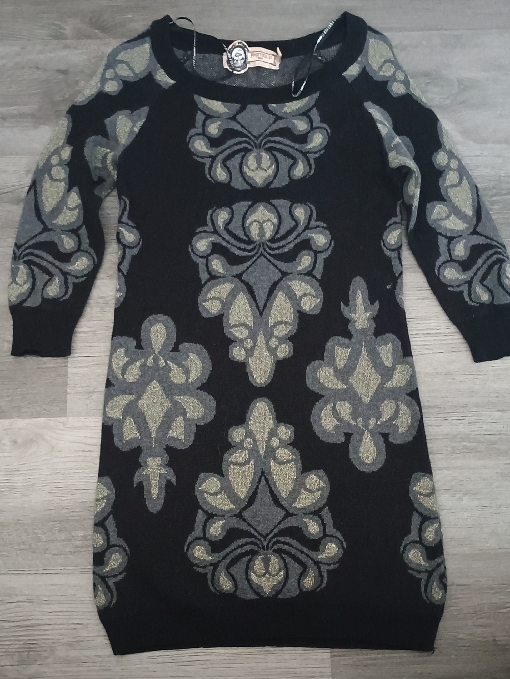 Forever 21 Black Sweater with Metallic Gold Threading